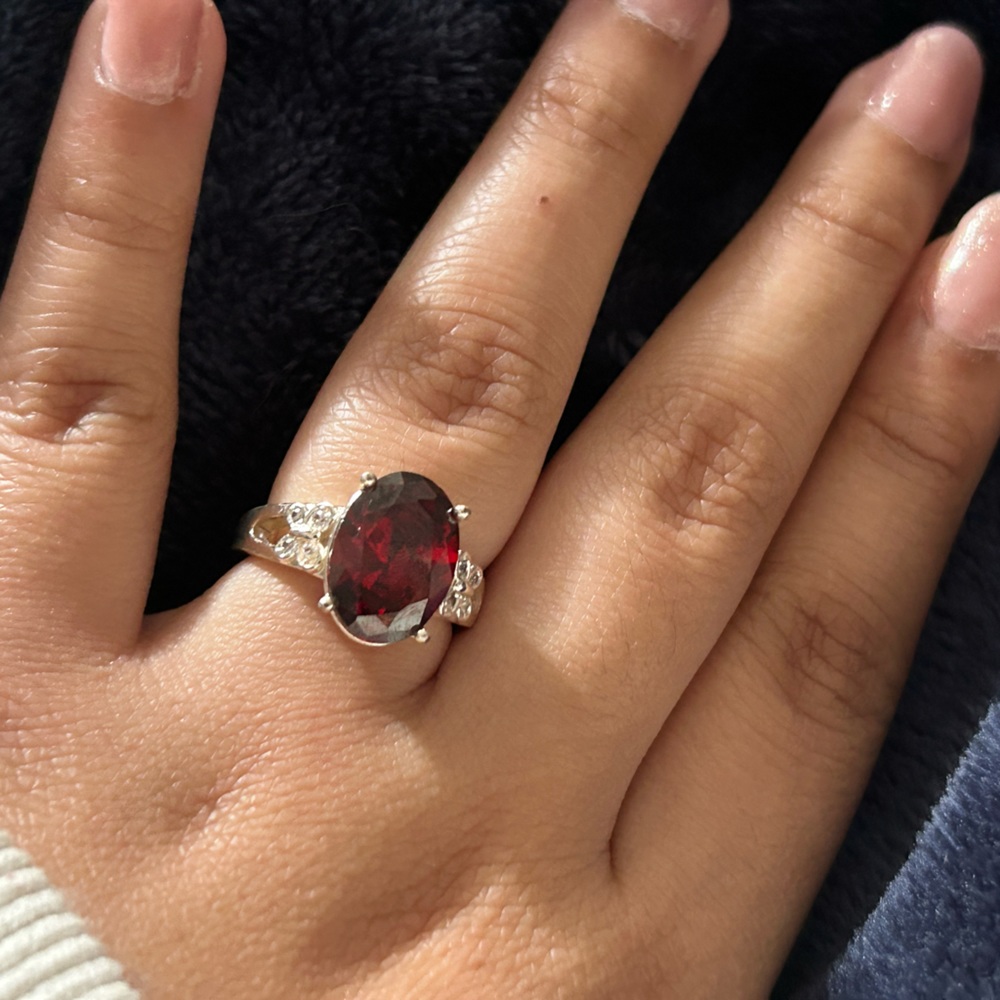 Red oval ring